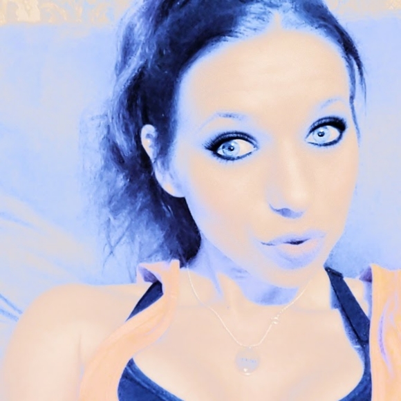 Meet your Posher, Mackenzie - Picture 9 of 16